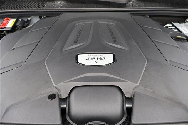 Used 2021 Porsche Cayenne S image 29