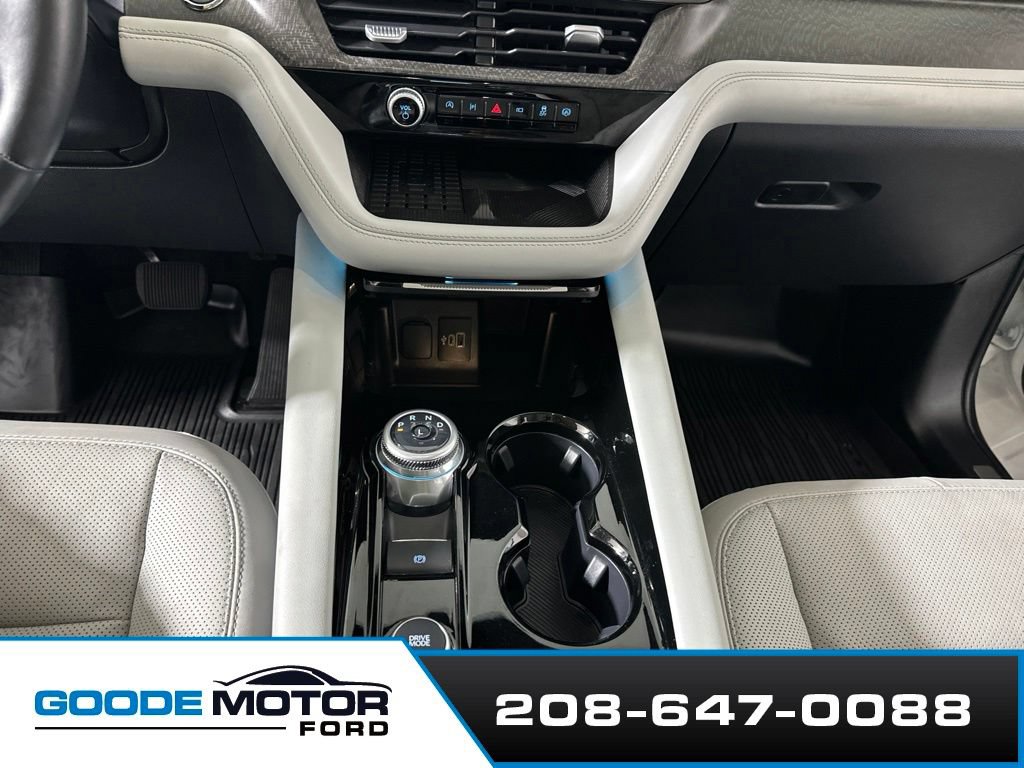 Used 2025 Ford Explorer Platinum w/ Ultimate Package AWD/4WD image 17