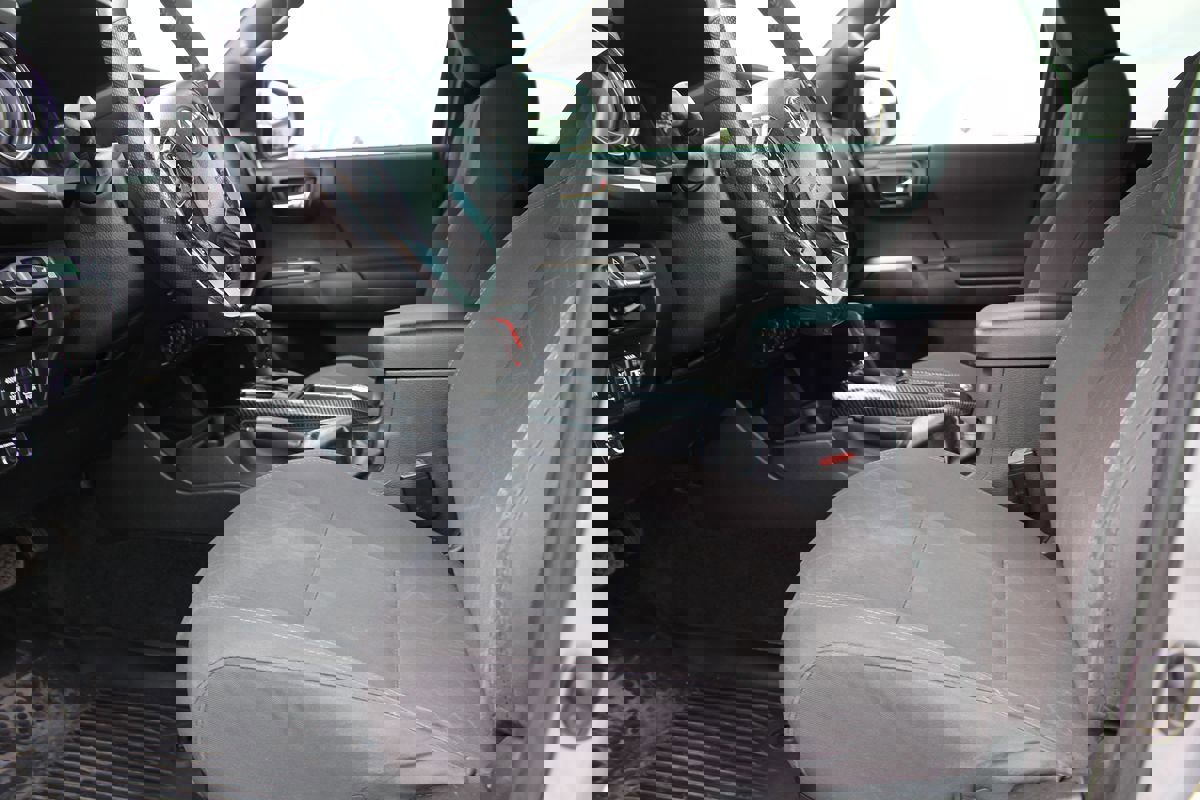 Used 2017 Toyota Tacoma TRD Off-Road image 8