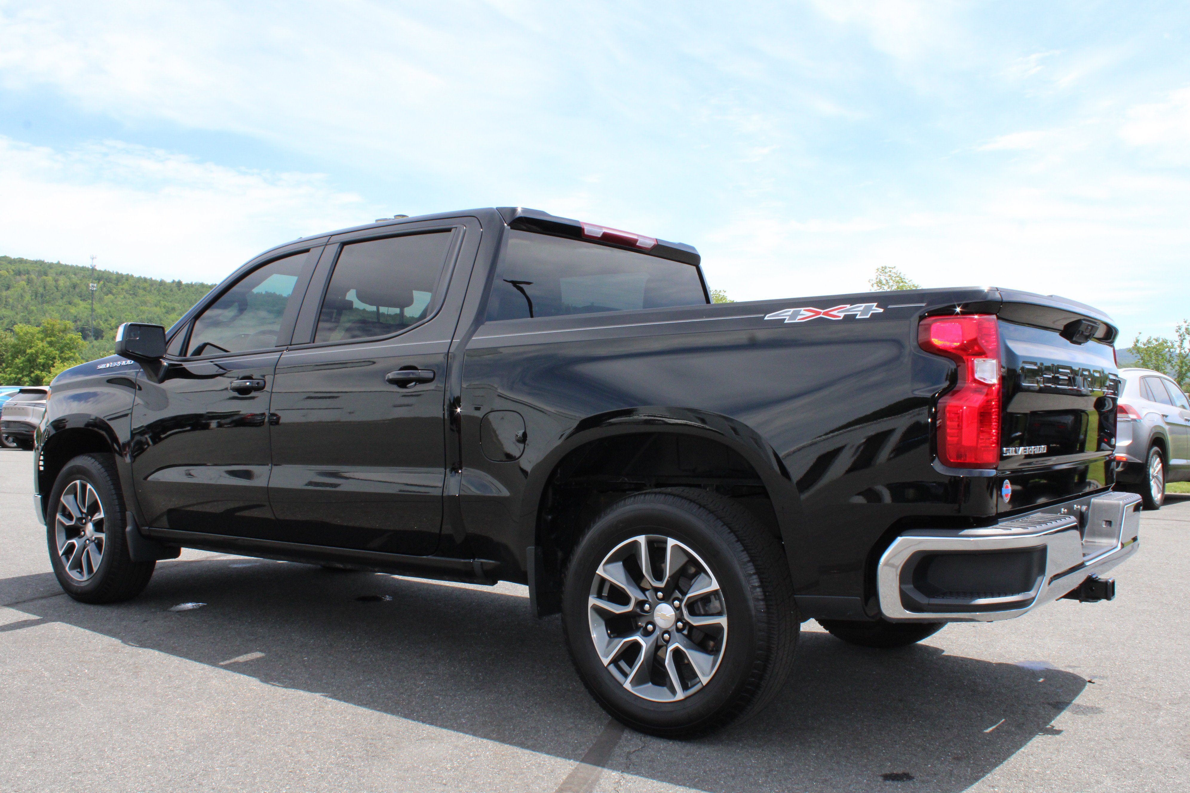 Used 2023 Chevrolet Silverado 1500 LT AWD/4WD image 12
