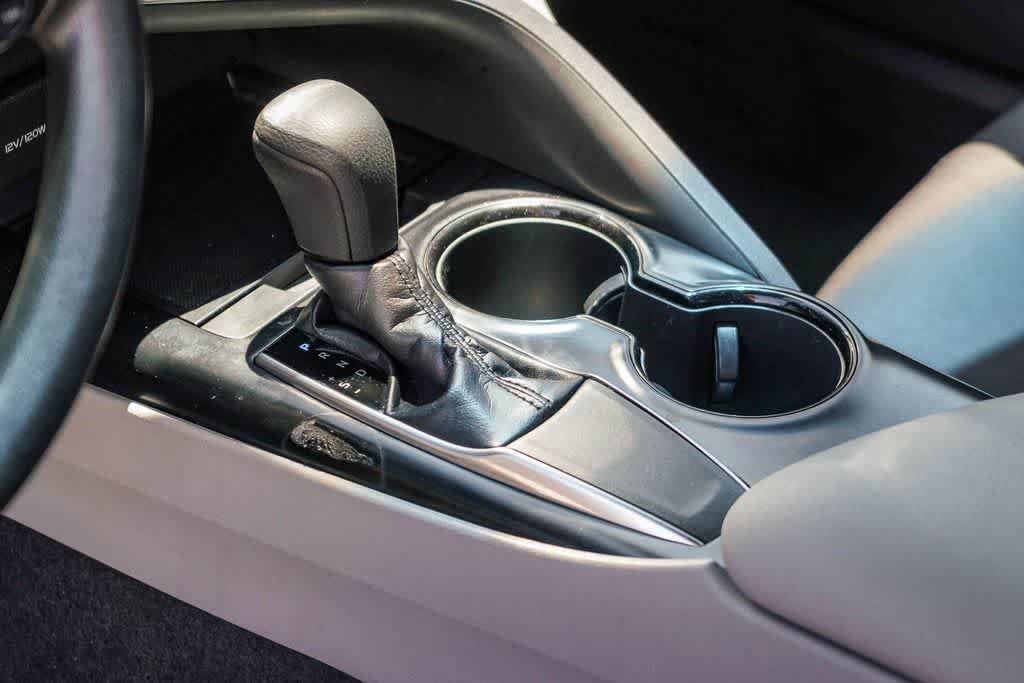Used 2018 Toyota Camry LE FWD image 18