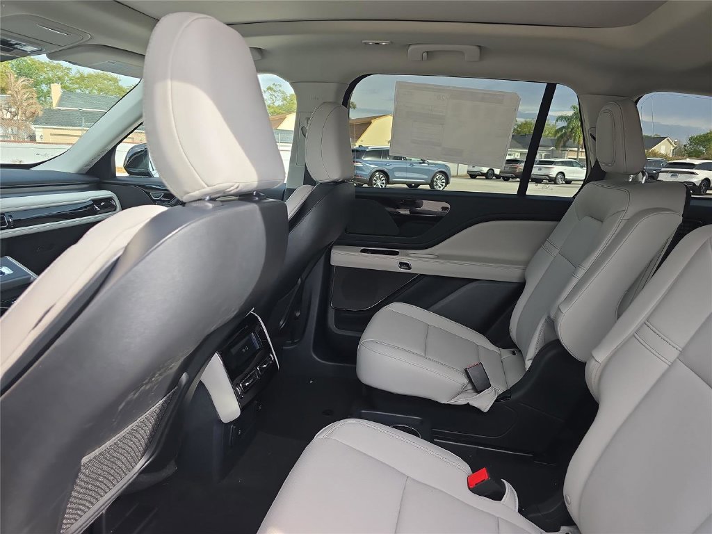 New 2026 Lincoln Aviator AWD image 12