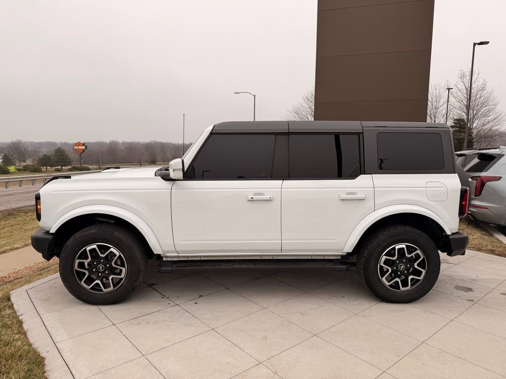 Used 2022 Ford Bronco Outer Banks image 2