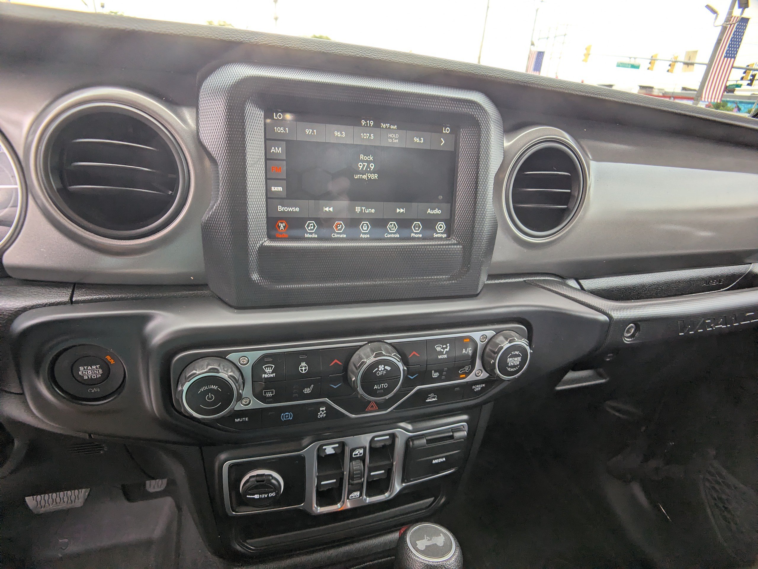 Used 2023 Jeep Wrangler Unlimited w/ Cold Weather Group AWD/4WD image 18