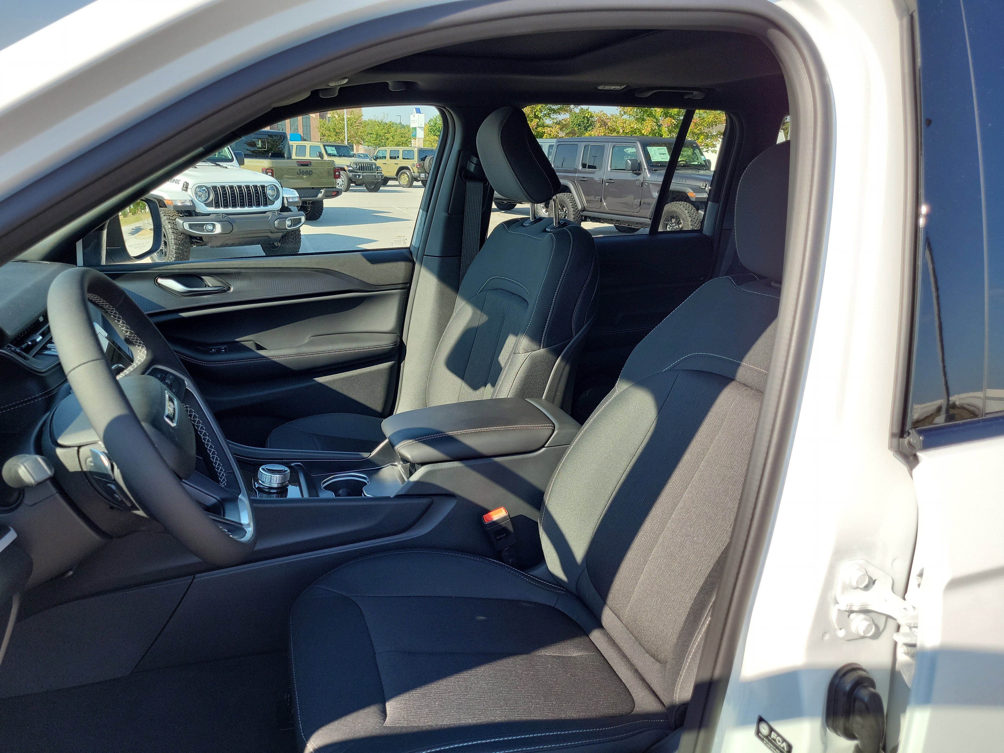 New 2025 Jeep Grand Cherokee Laredo X image 19