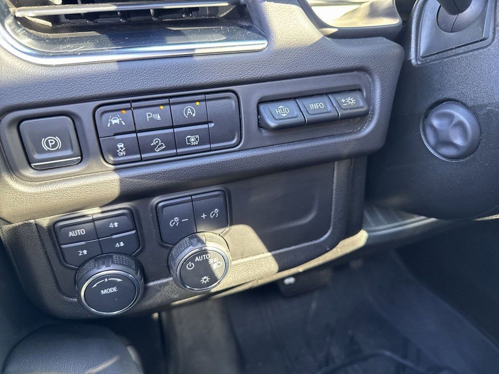 Certified 2023 Chevrolet Suburban High Country AWD/4WD image 34