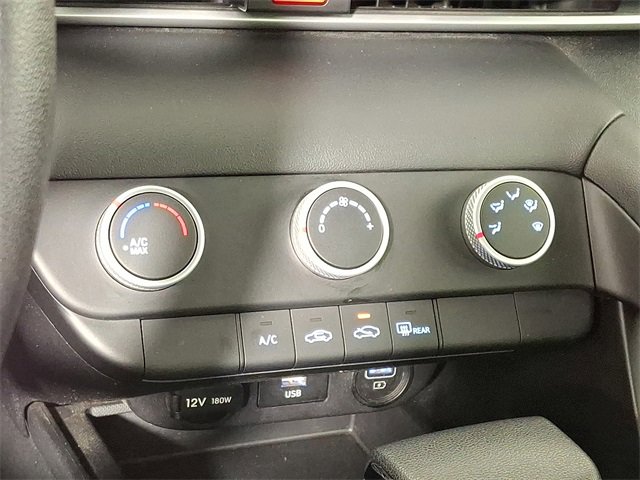 Used 2023 Hyundai Elantra SE w/ Preferred Accessory Package image 20