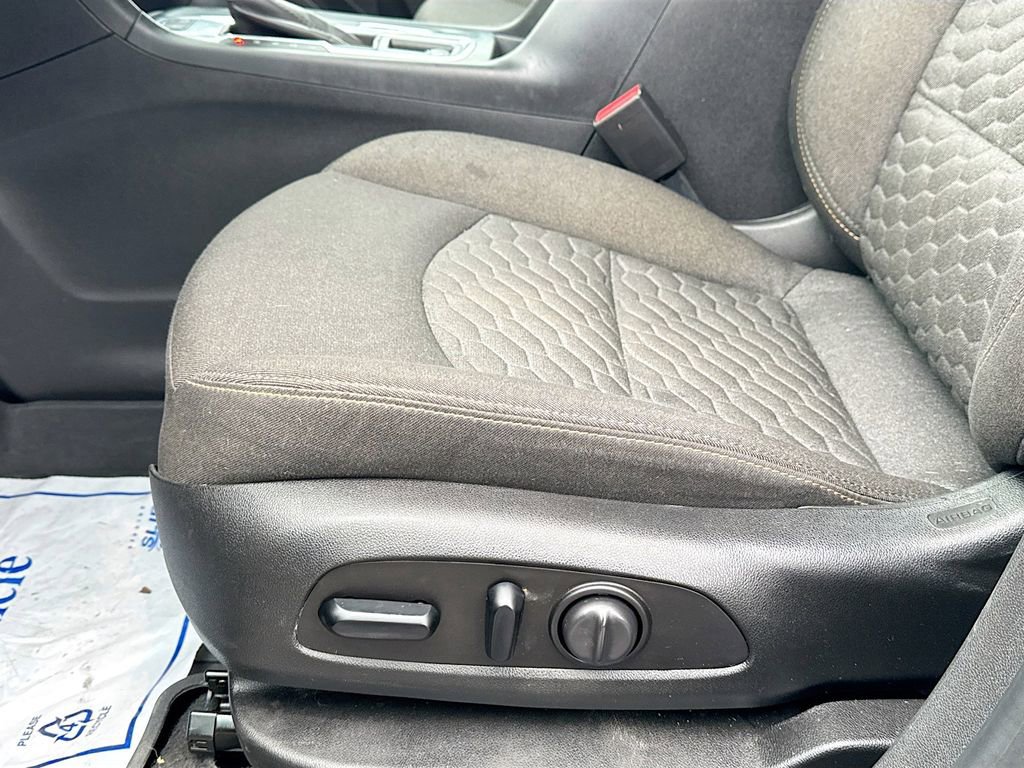 Used 2019 Chevrolet Equinox LT image 18