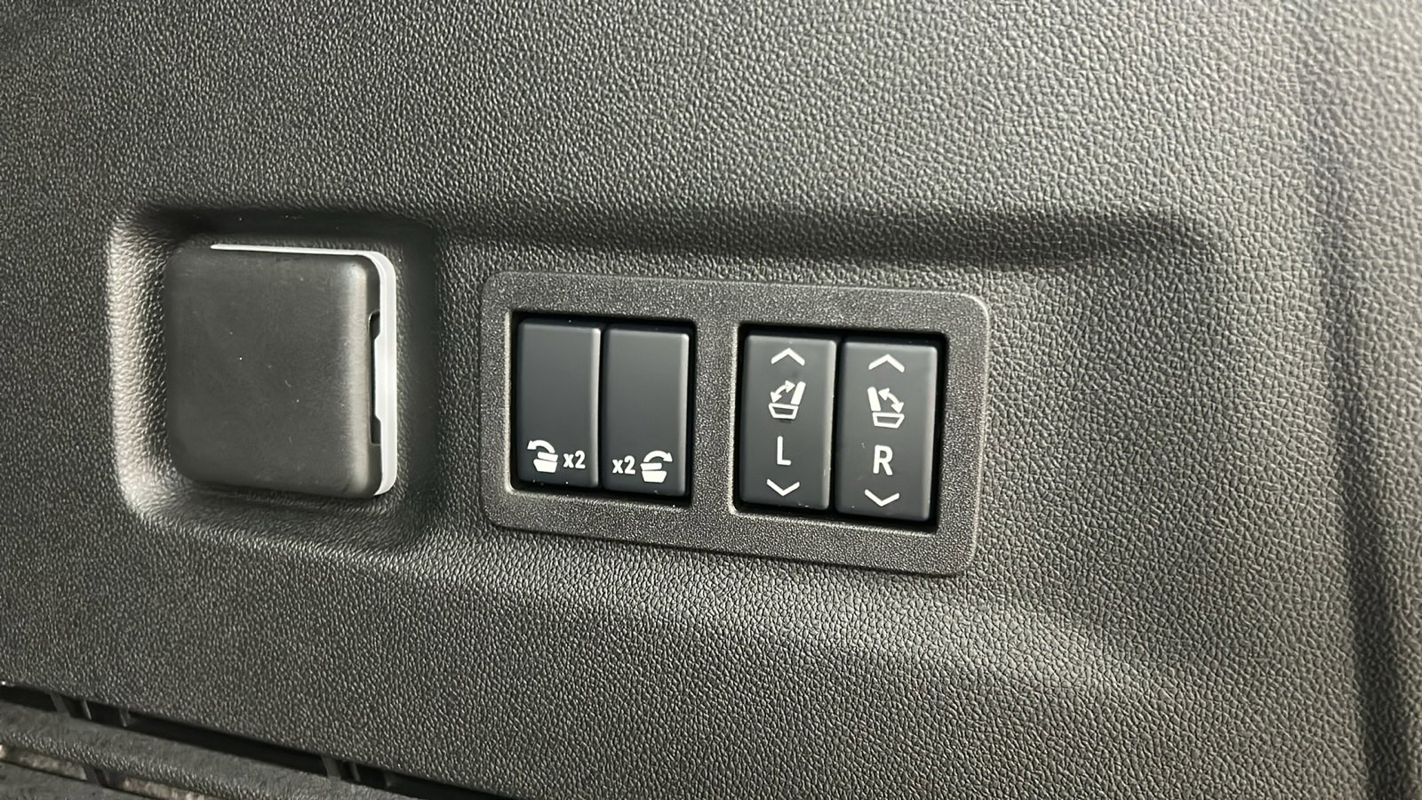 Used 2025 GMC Yukon XL Denali Ultimate image 15