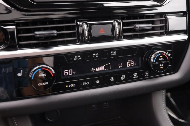 Certified 2025 Nissan Pathfinder SV w/ SV Premium Package FWD image 21