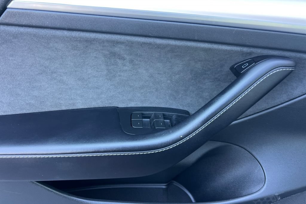 Used 2023 Tesla Model 3 Standard Range RWD image 5