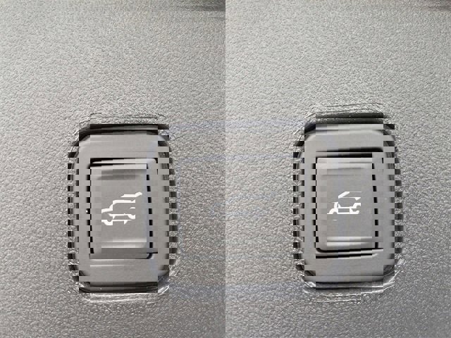 New 2025 Cadillac Lyriq Sport image 13