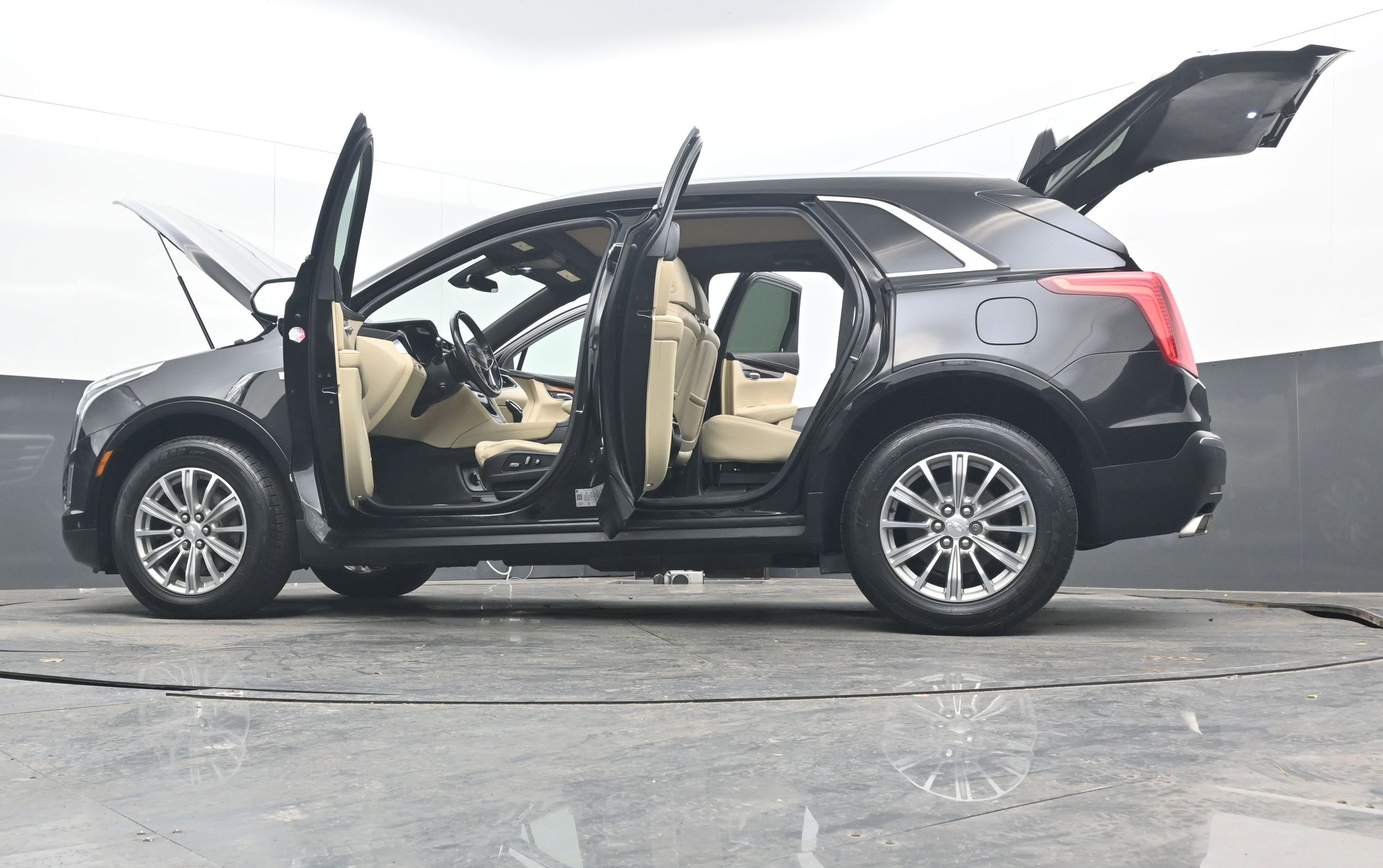 Used 2018 Cadillac XT5 Luxury w/ Driver Awareness Package image 41