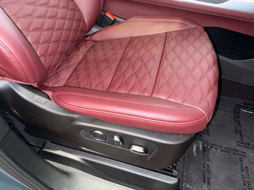 Used 2026 Cadillac Escalade Luxury w/ LPO, Floor Liner Package AWD/4WD image 15