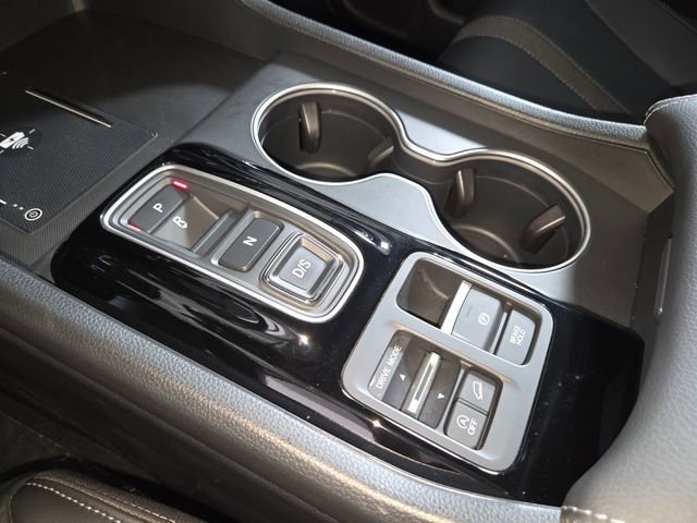 Used 2025 Honda Pilot Touring image 32