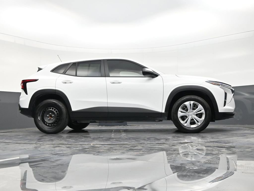 Used 2025 Chevrolet Trax LS FWD image 25