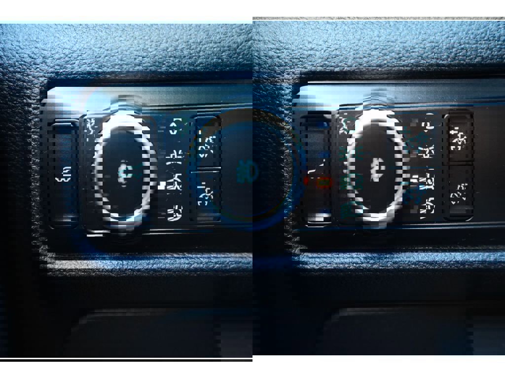 Used 2022 Ford Explorer XLT w/ Equipment Group 202A image 27