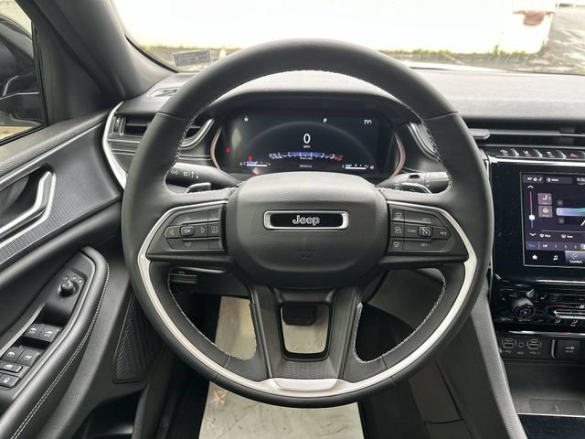 Used 2023 Jeep Grand Cherokee Altitude AWD/4WD image 13