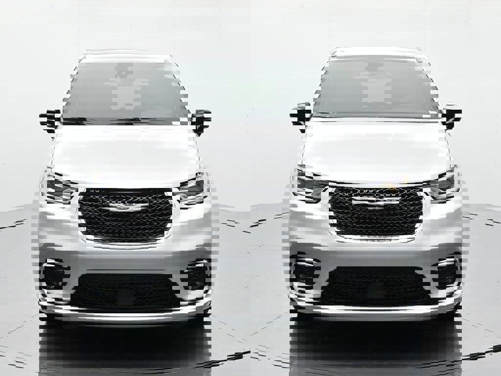 New 2026 Chrysler Pacifica Select image 2