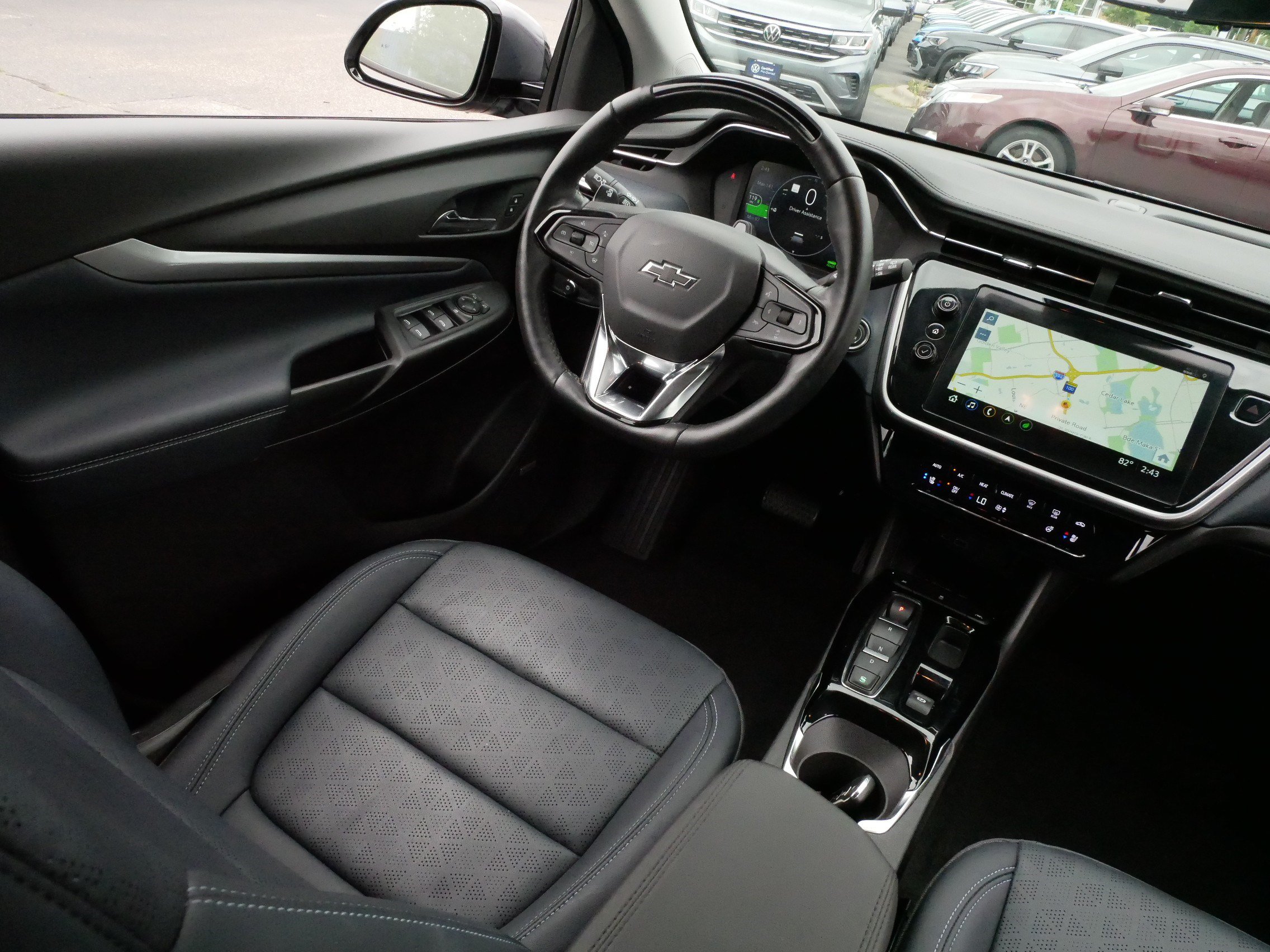Used 2023 Chevrolet Bolt EUV Premier w/ Sun & Sound Package FWD image 9