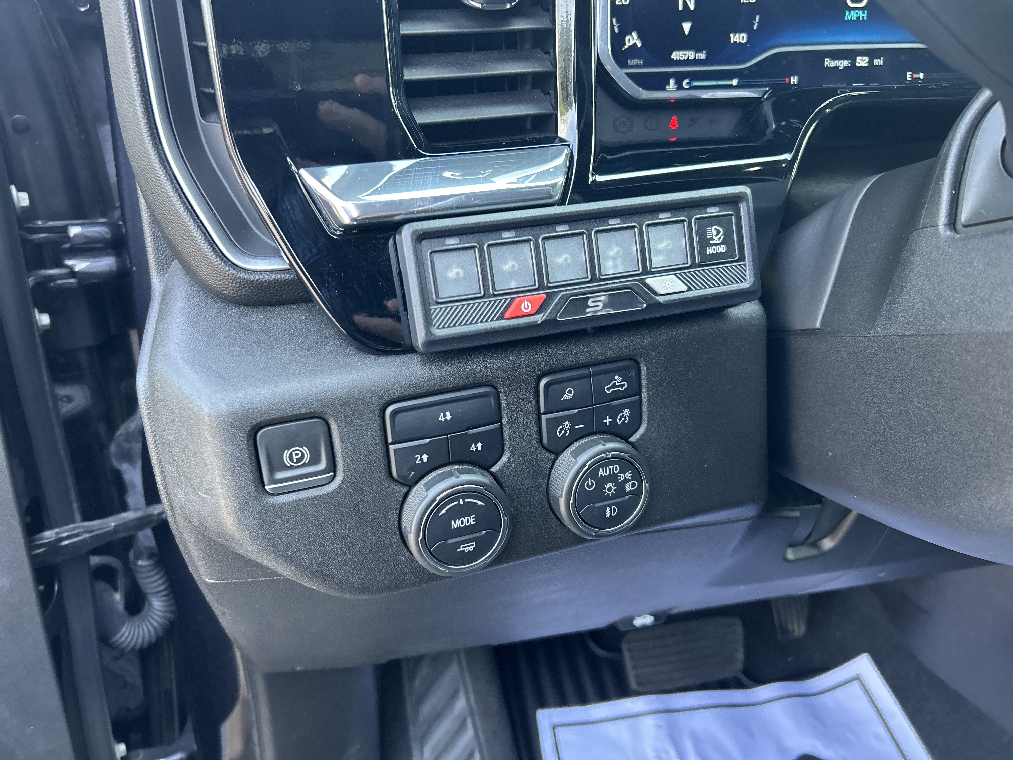 Certified 2024 Chevrolet Silverado 2500 LT w/ Safety Package AWD/4WD image 21