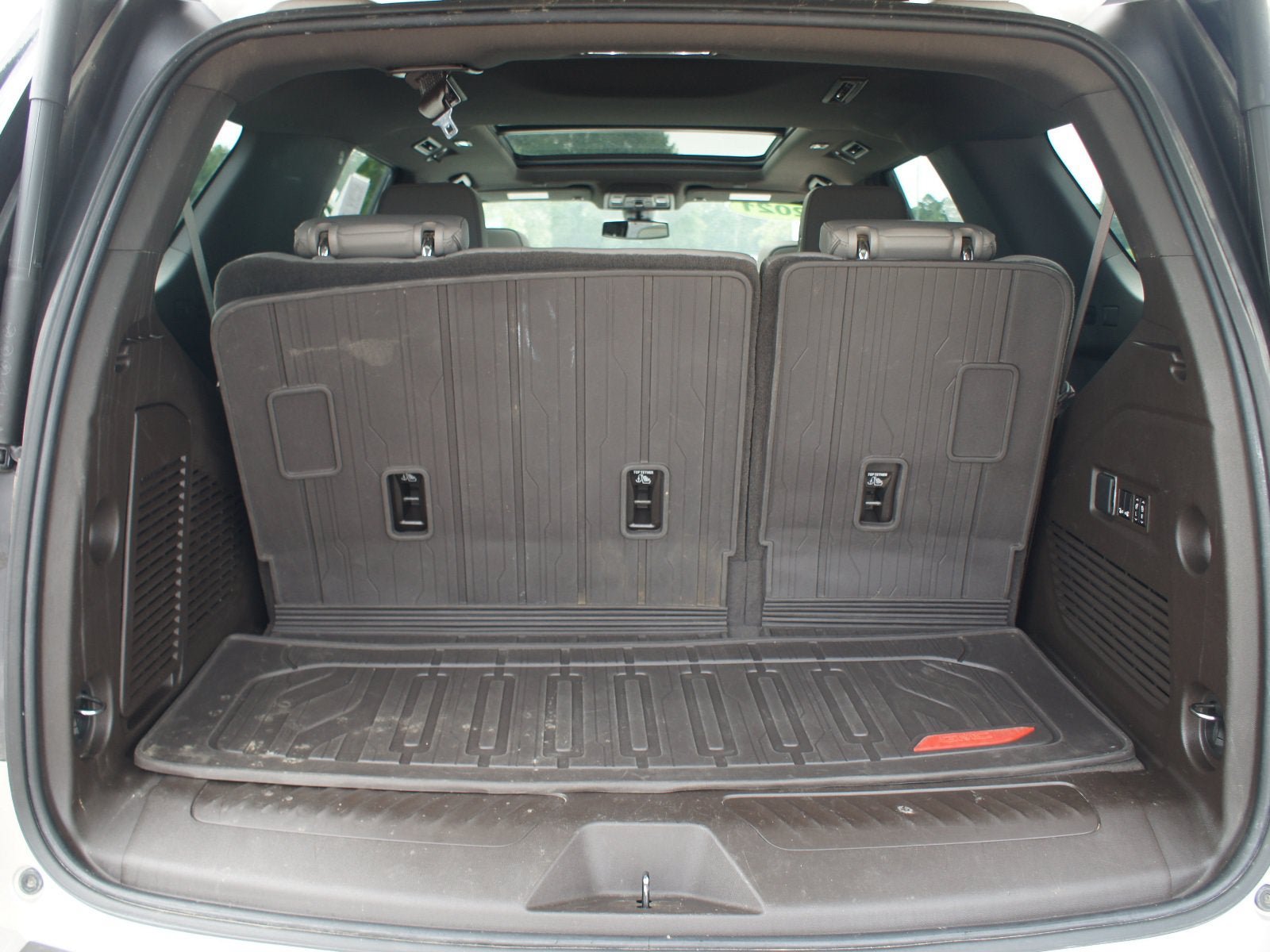 Used 2021 GMC Yukon SLT w/ SLT Premium Package AWD/4WD image 18