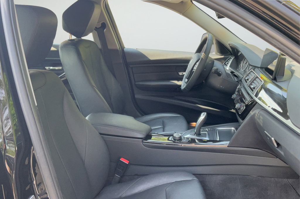 Used 2016 BMW 320i Sedan RWD image 26
