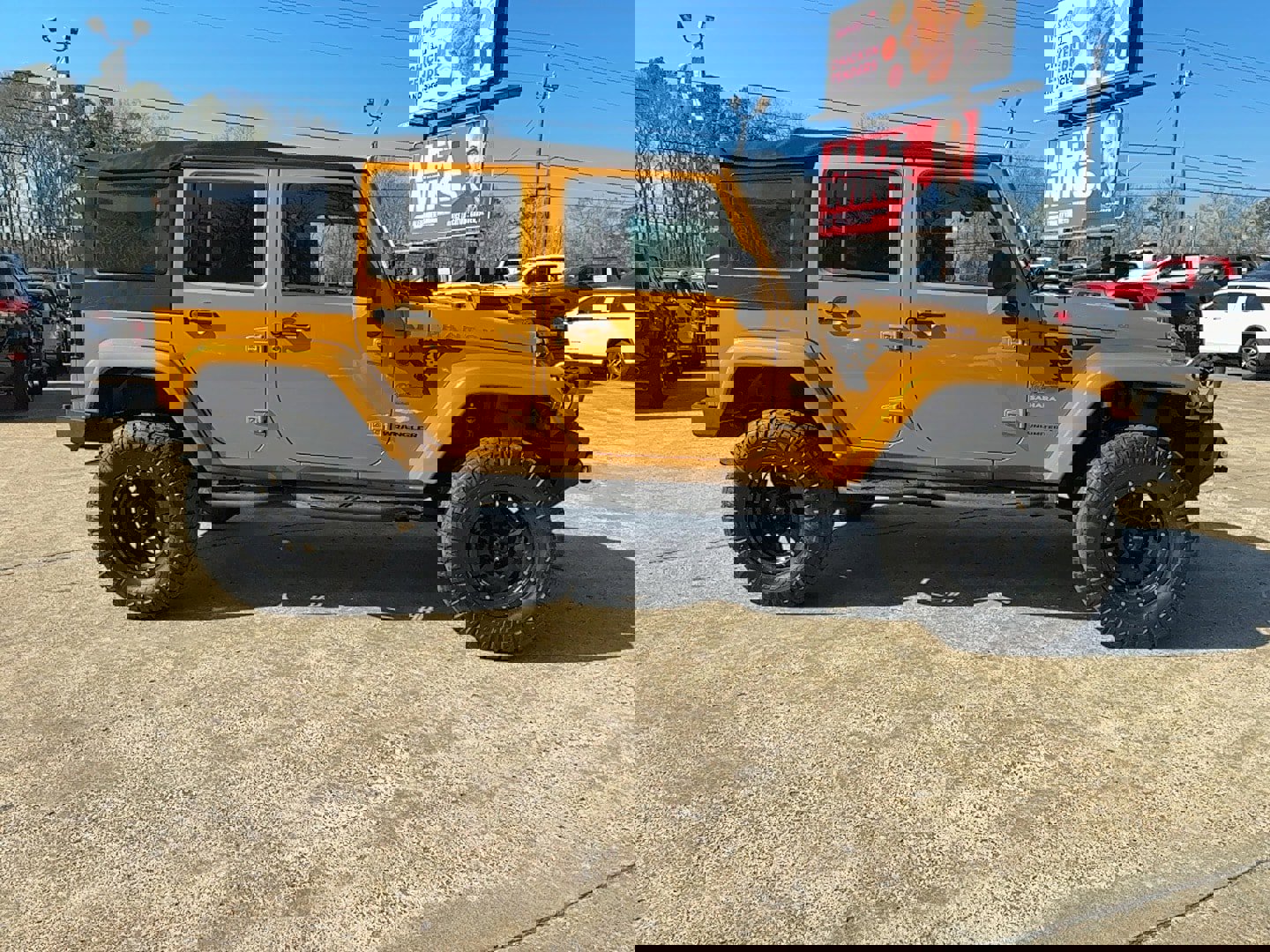 Used 2014 Jeep Wrangler Unlimited Sahara image 4