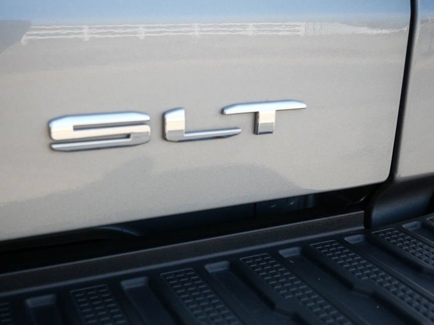 Used 2023 GMC Sierra 1500 SLT AWD/4WD image 10