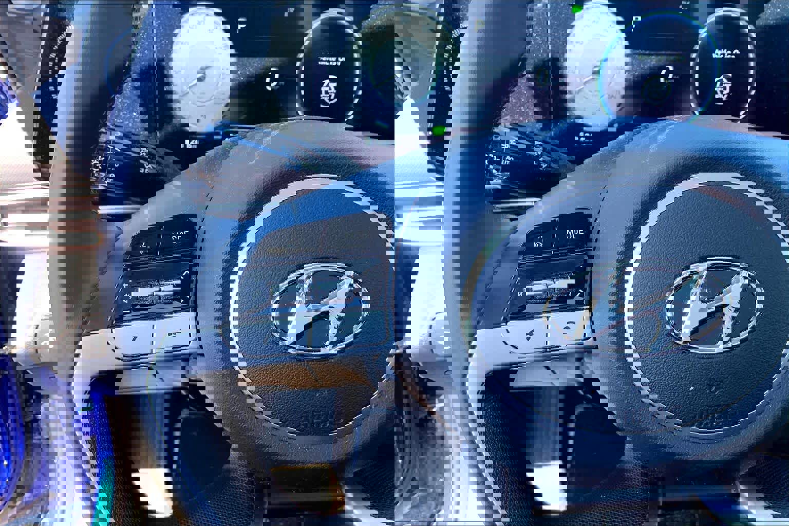 Used 2023 Hyundai Elantra Limited image 24