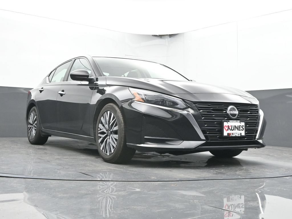 Used 2025 Nissan Altima 2.5 SV FWD image 45