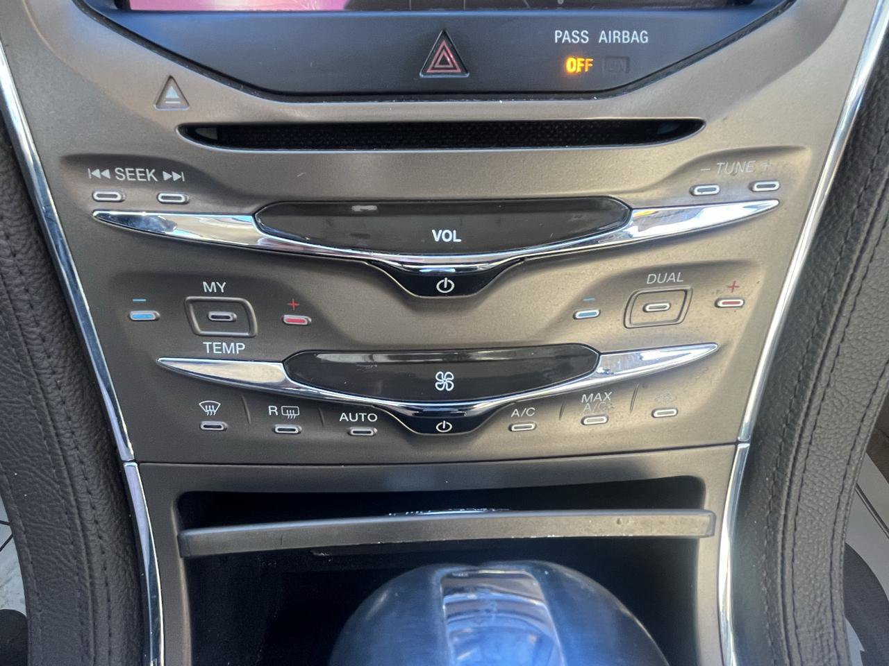 Used 2011 Lincoln MKX AWD w/ Sight & Sound Pkg image 11