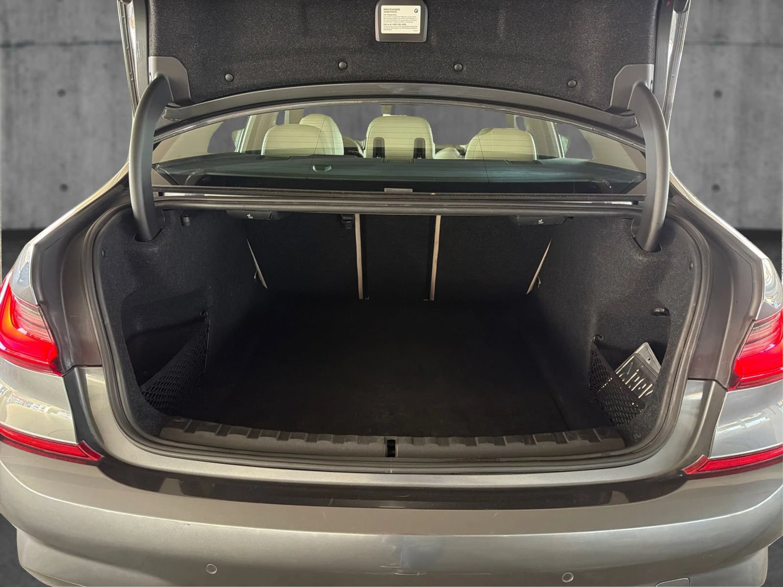 Used 2019 BMW 330i Sedan w/ M Sport Package RWD image 13