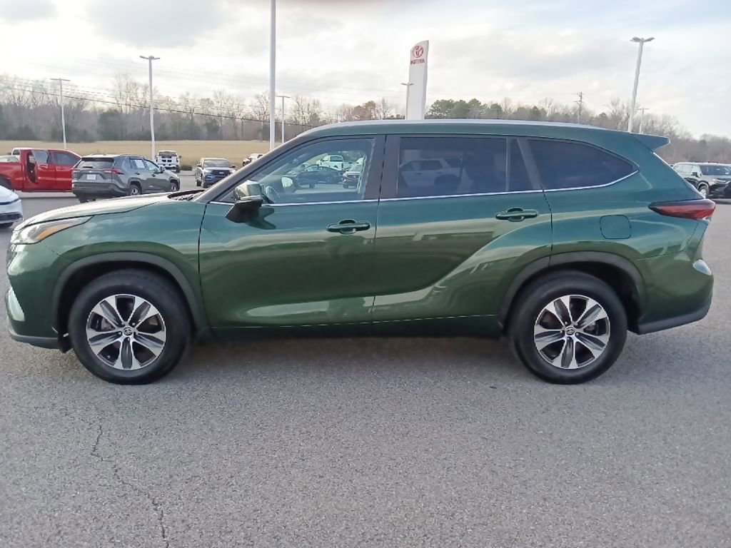 Used 2024 Toyota Highlander XLE image 6