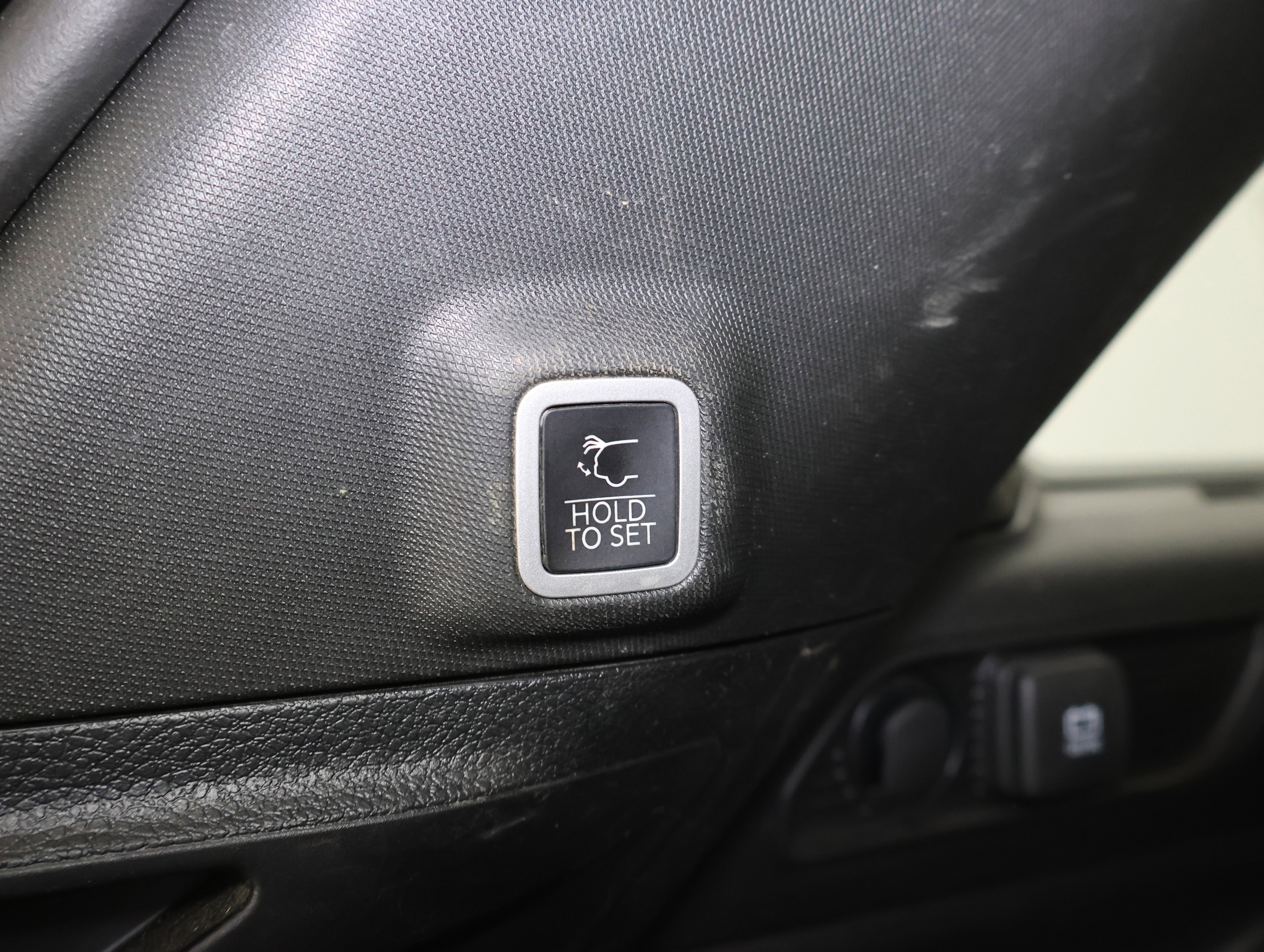 Used 2023 Jeep Grand Cherokee Limited image 30