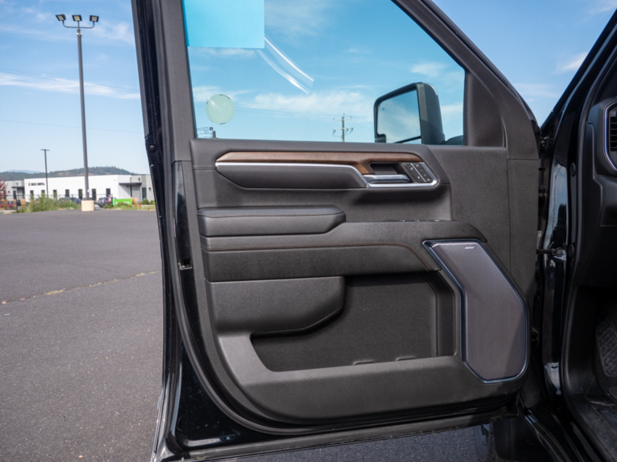 Used 2024 Chevrolet Silverado 3500 High Country w/ Technology Package AWD/4WD image 9