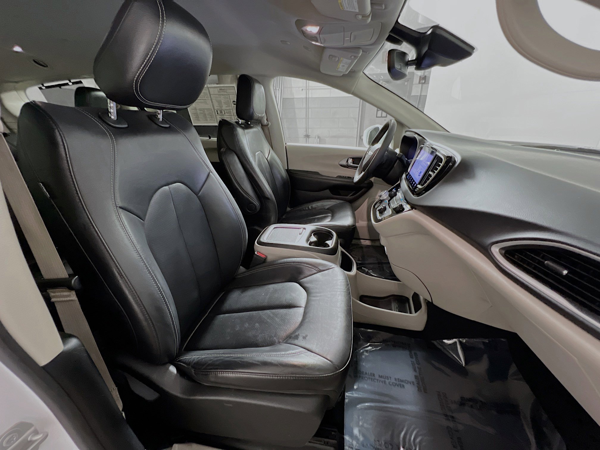 Used 2022 Chrysler Pacifica Touring-L image 31