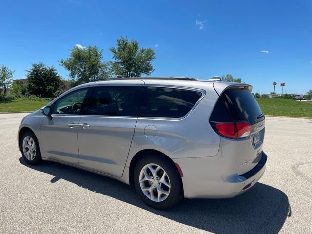Used 2018 Chrysler Pacifica Touring w/ Tire & Wheel Group FWD image 4