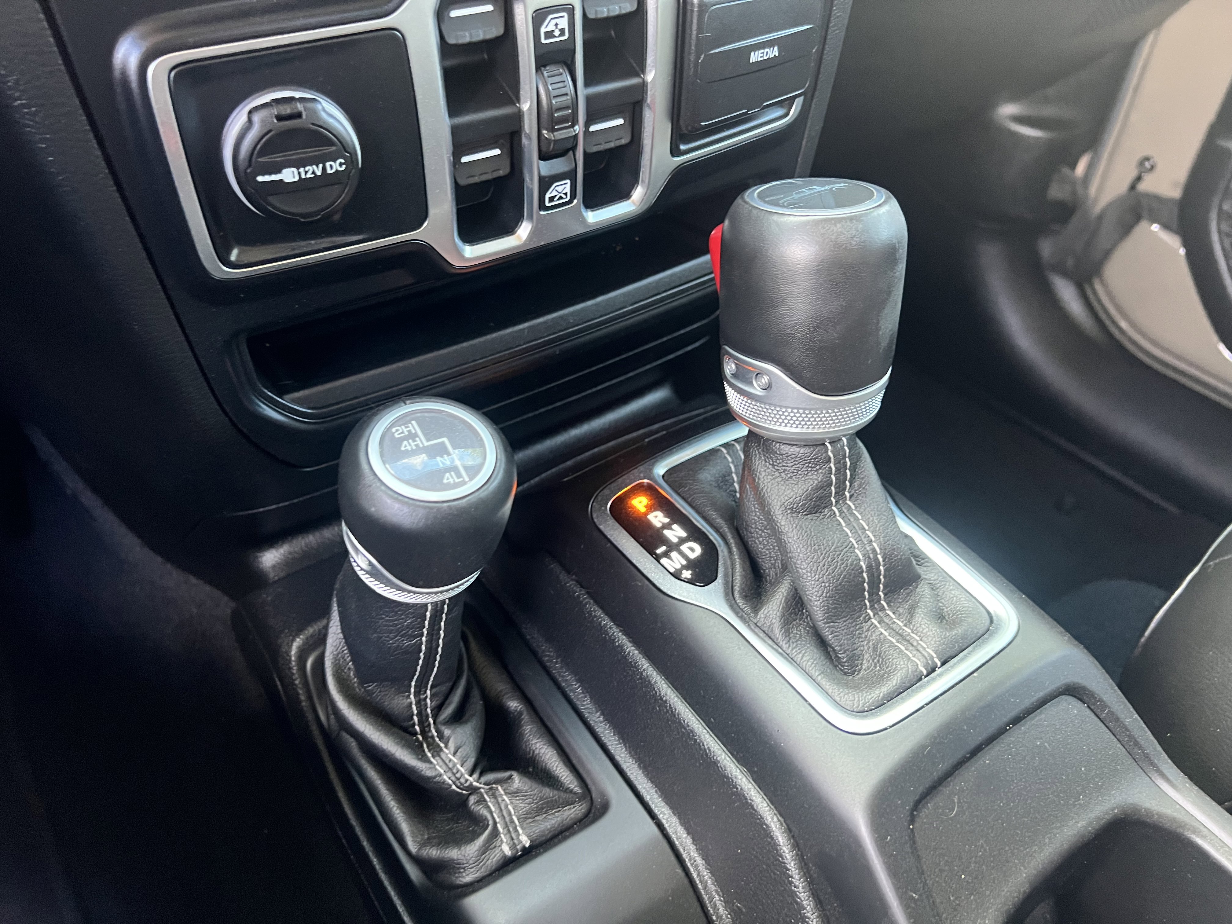 Used 2020 Jeep Gladiator Overland image 14