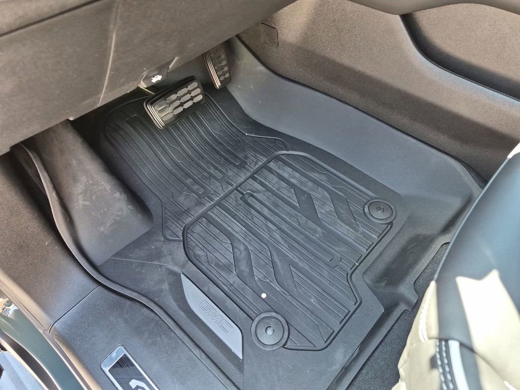 New 2026 GMC Yukon AT4 Ultimate w/ LPO, Floor Liner Package AWD/4WD image 22