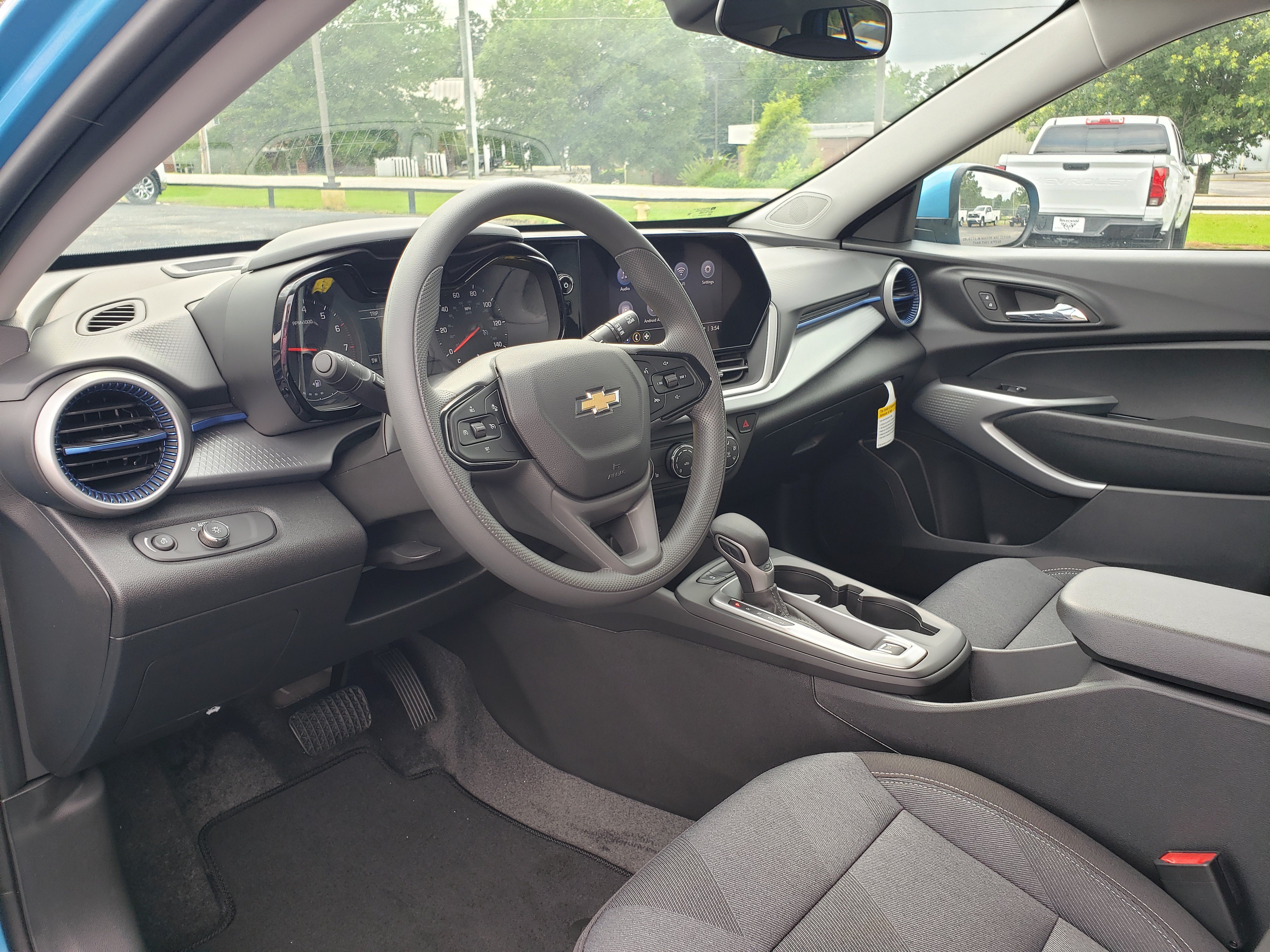 New 2026 Chevrolet Trax LS w/ LS Convenience Package FWD image 28