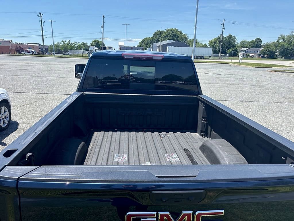 Used 2022 GMC Sierra 2500 Denali w/ Denali Ultimate Package AWD/4WD image 8