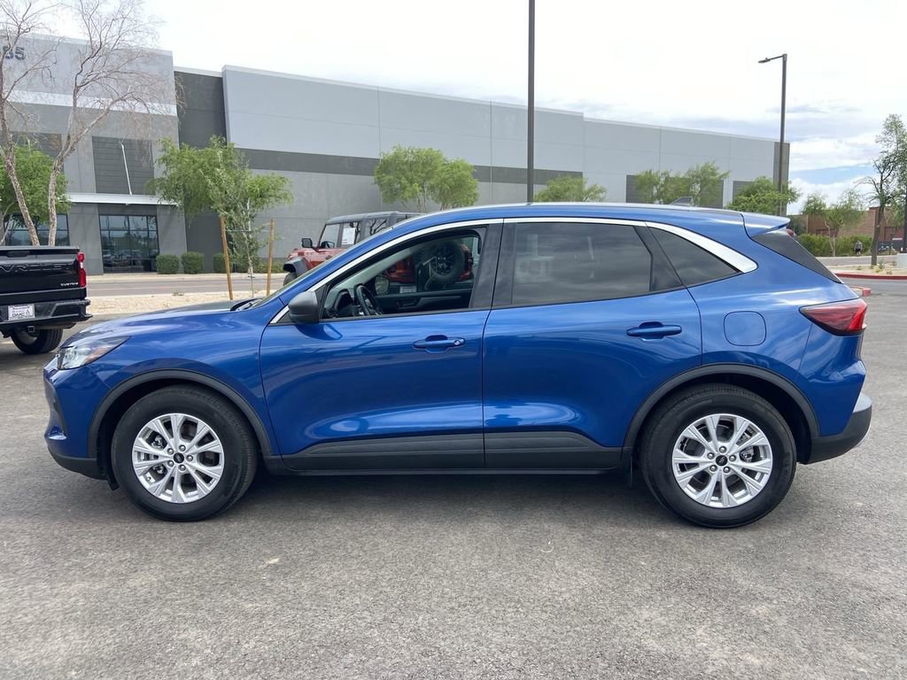 Used 2023 Ford Escape Active w/ Cold Weather Package image 4