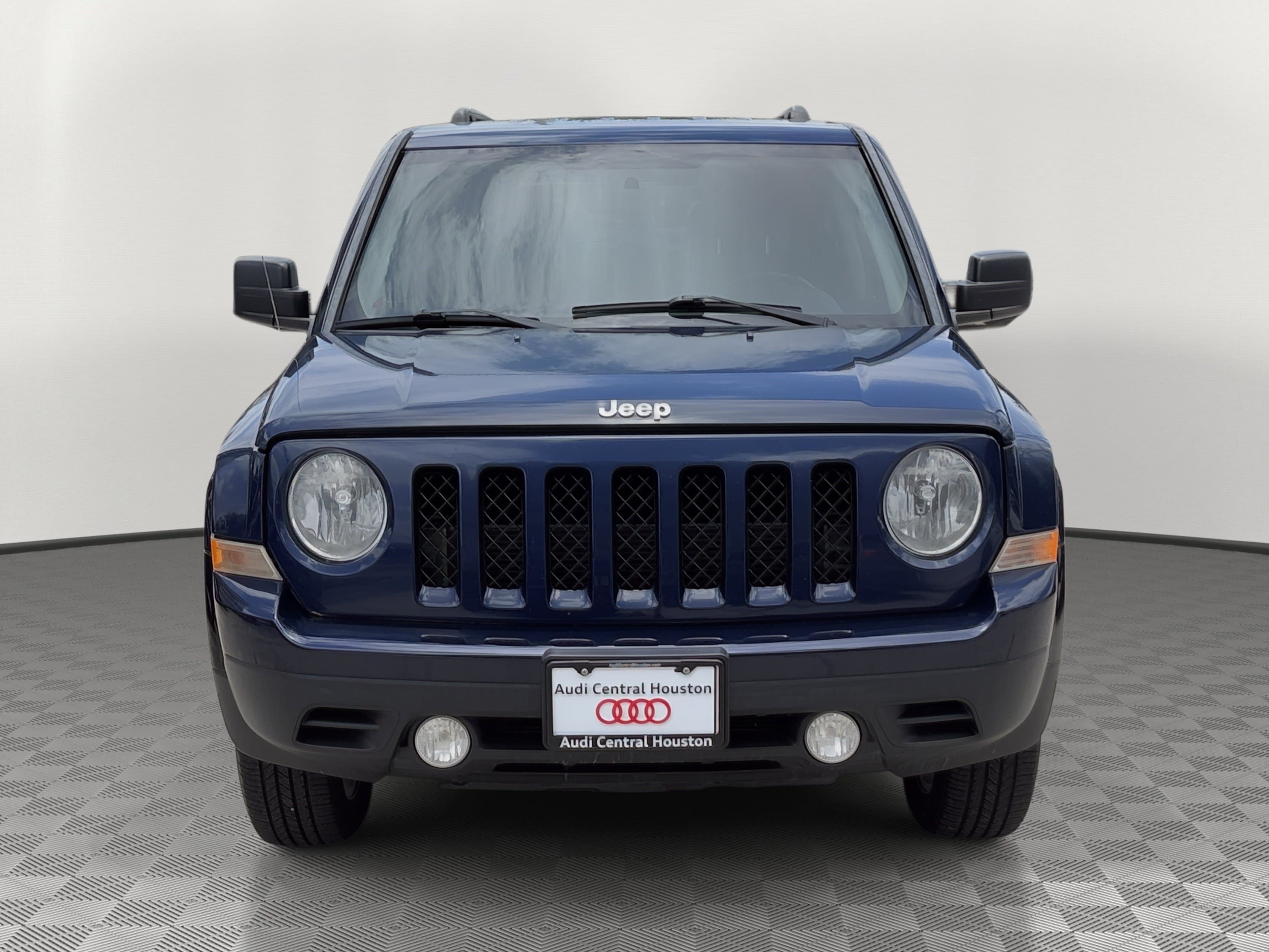 Used 2016 Jeep Patriot Latitude AWD/4WD image 6