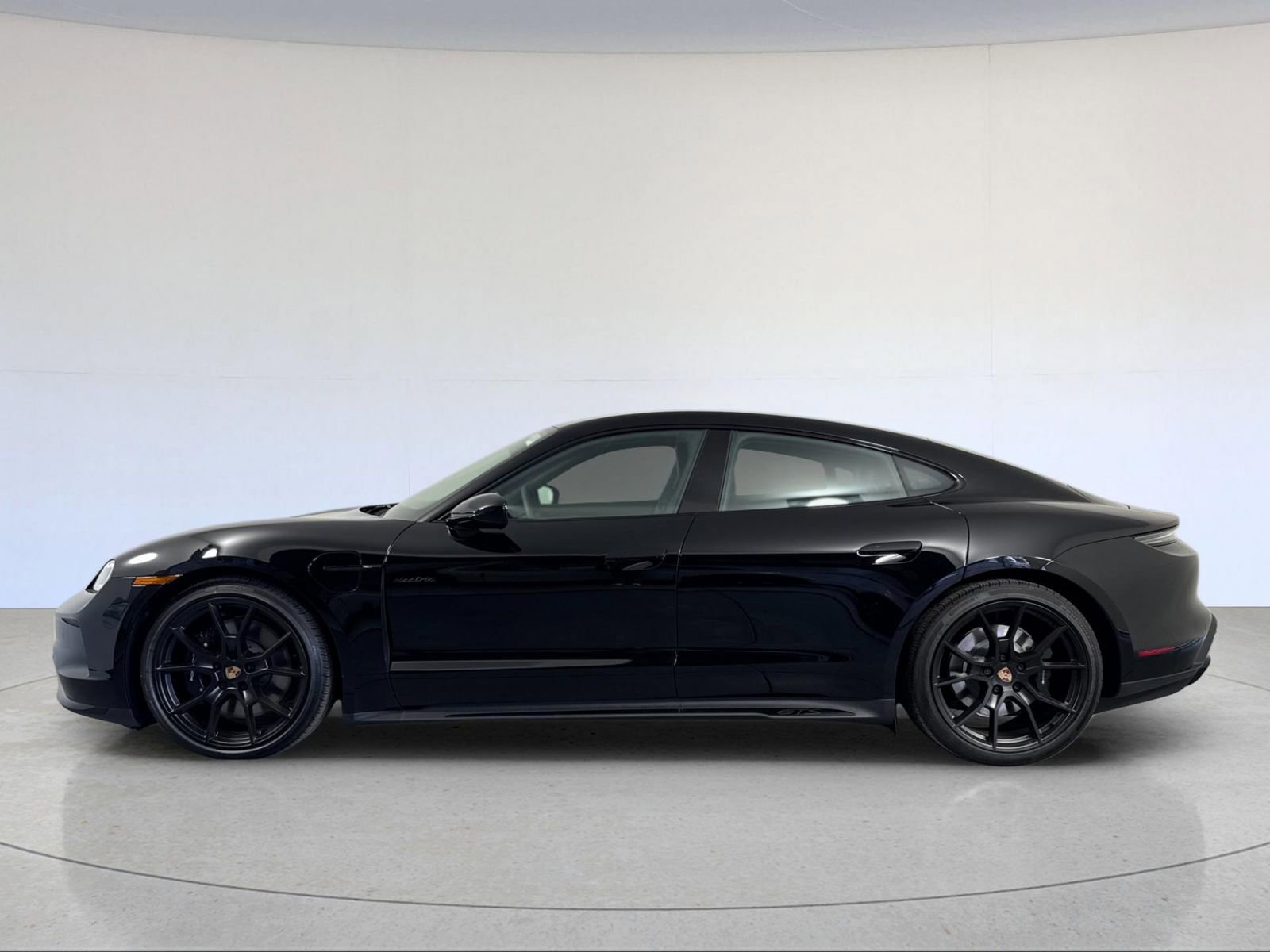 New 2026 Porsche Taycan GTS image 2