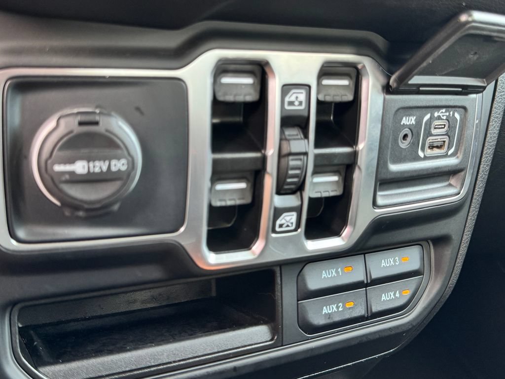 Used 2025 Jeep Wrangler Unlimited Sport AWD/4WD image 22