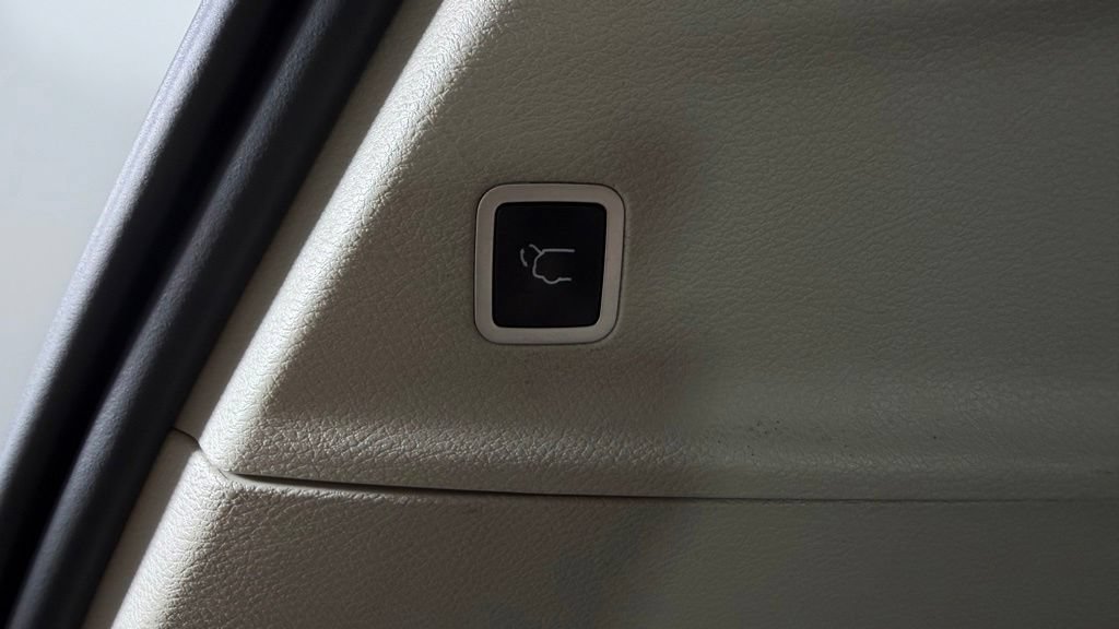 Used 2023 Chrysler Pacifica Touring-L FWD image 12