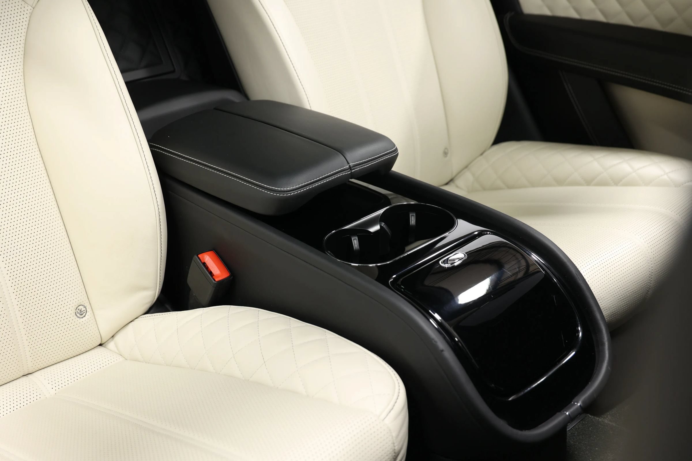 Used 2017 Bentley Bentayga AWD/4WD image 80