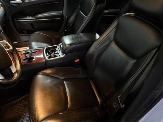 Used 2014 Chrysler 300 AWD w/ Driver Convenience Group image 15