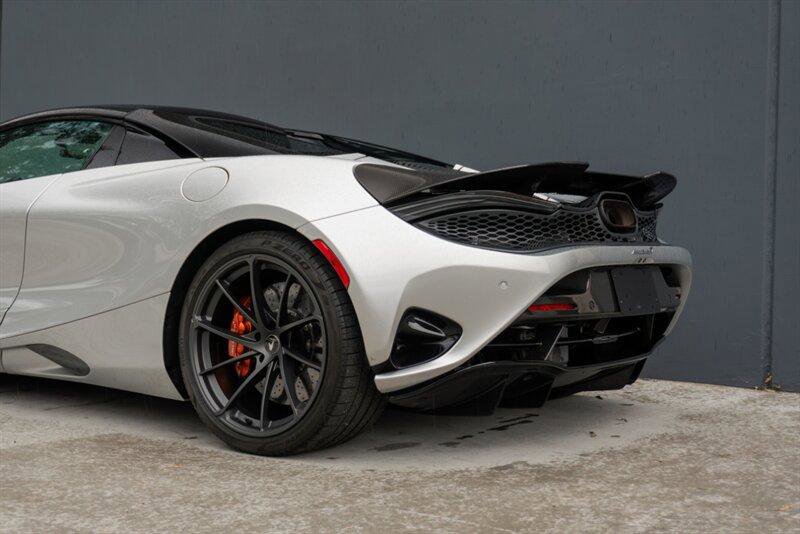 Used 2024 McLaren 750S Spider image 24
